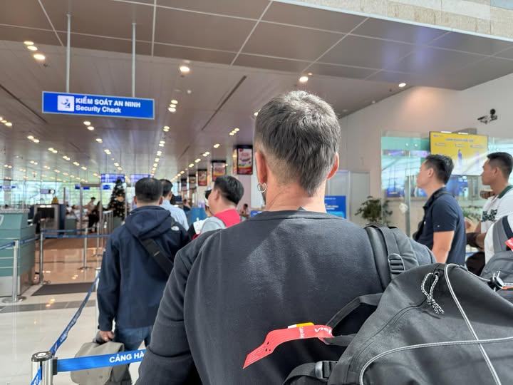 dI TaU BAY Ma DELAY deN BA TIeNG (09:05 - 12:05) THi MaN CHI CHO HeT GIo Ha Ba C